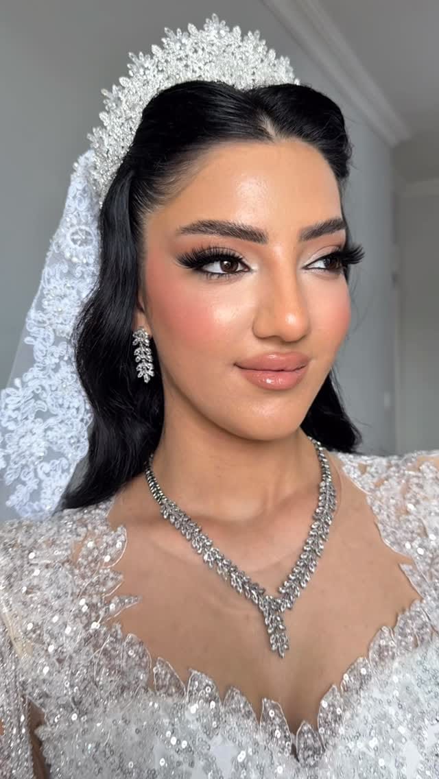 Post 3 by # Ayshe makeup on Instagram (video)