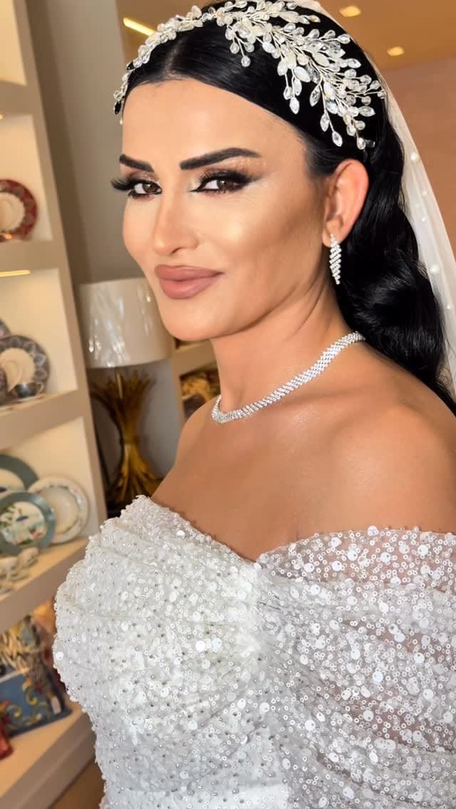 Post 5 by # Ayshe makeup on Instagram (video)