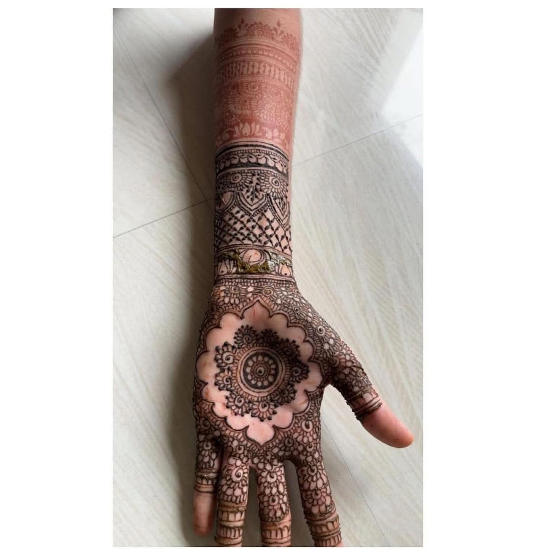 Post 2 by Ishhaa on Instagram (image)