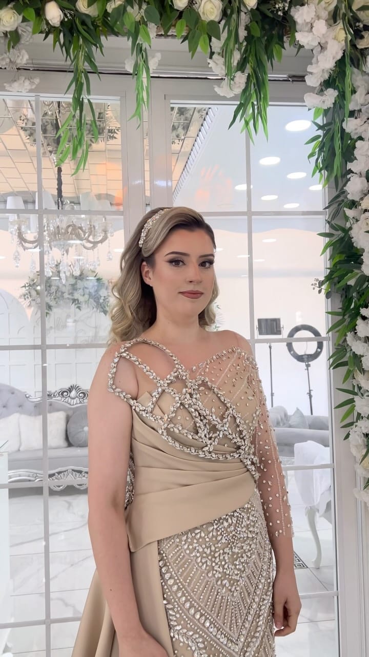 Post 6 by Saliha Güler (hairstylist&makeup) on Instagram (video)