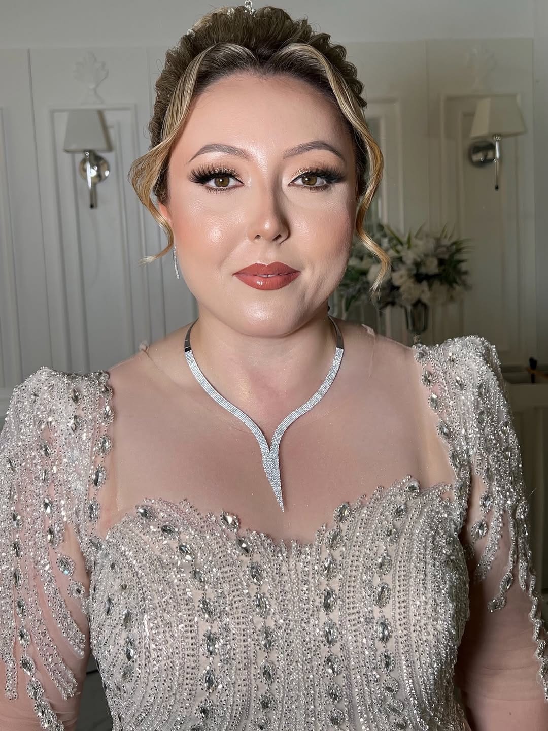 Post 2 by Saliha Güler (hairstylist&makeup) on Instagram (image)
