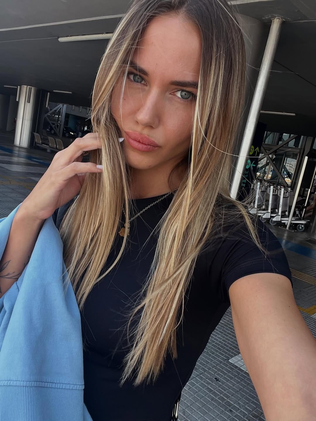 Post 3 by Greta Αθηνά Rumo on Instagram (image)