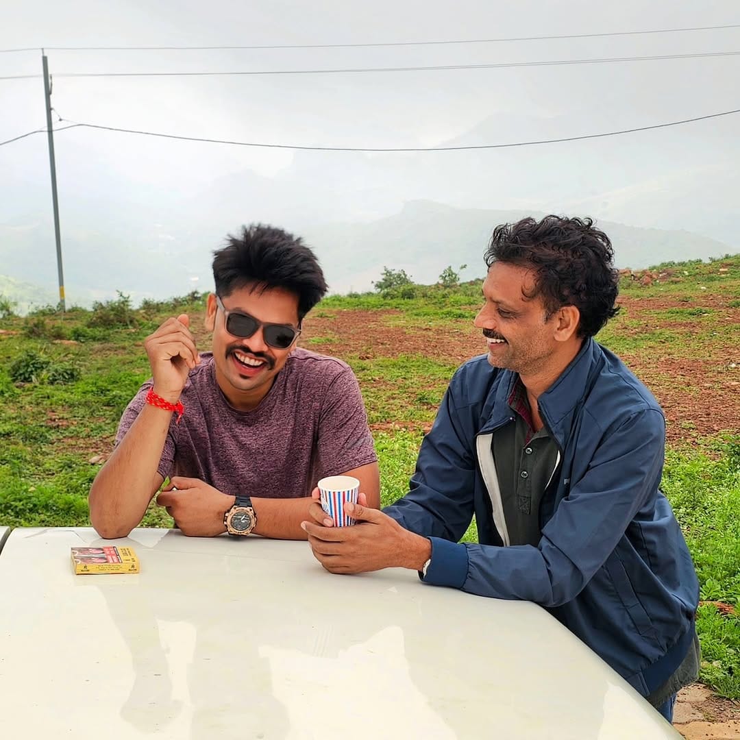 Post 8 by Himanshu Yadav on Instagram (carousel)