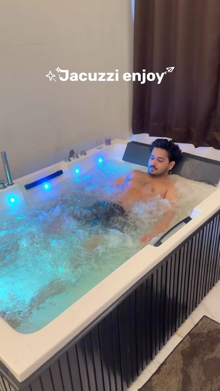 Post 1 by Vinav Tiwari on Instagram (video)