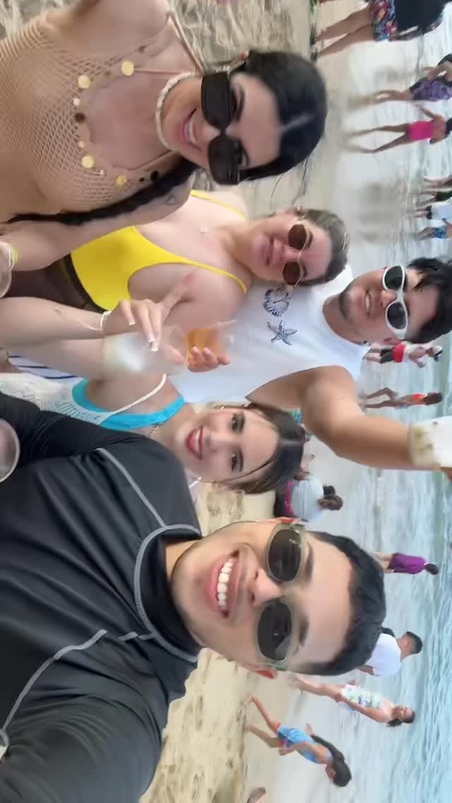 Post 5 by Lacho Martnz on Instagram (video)