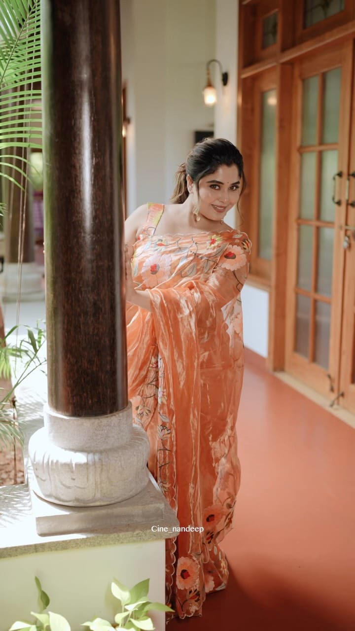 Post 8 by Aishwarya Shindogi on Instagram (video)