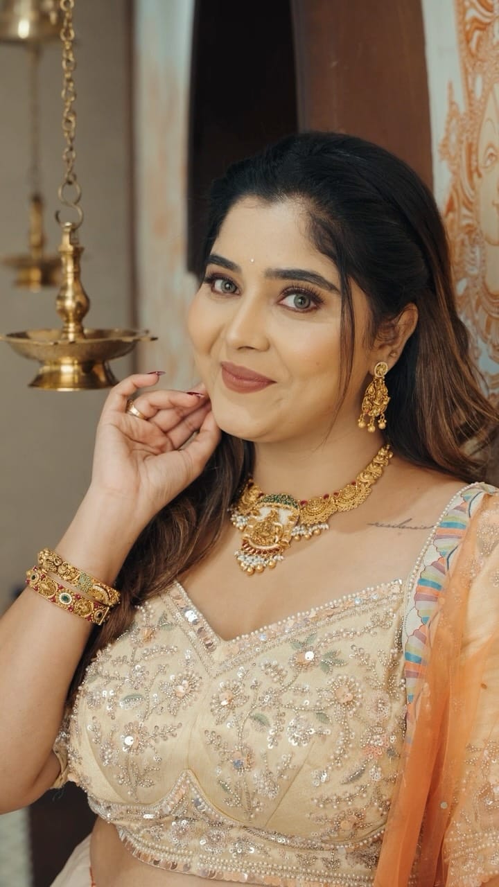 Post 6 by Aishwarya Shindogi on Instagram (video)