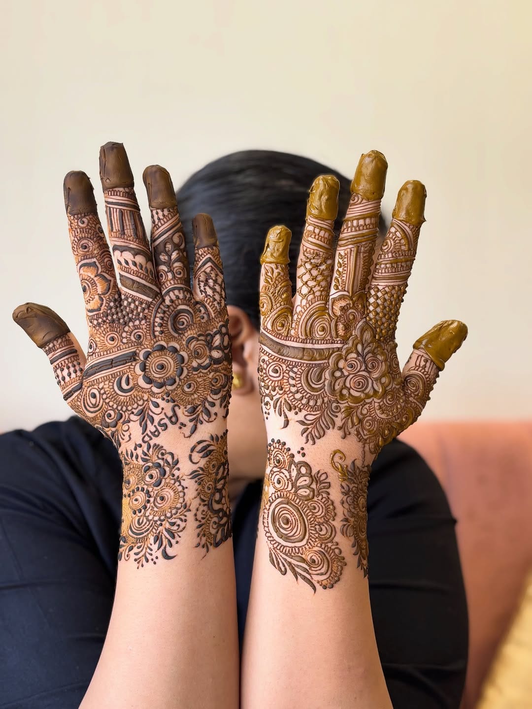 Post 4 by @mehendi_artist_fauziyashaikh on Instagram (carousel)