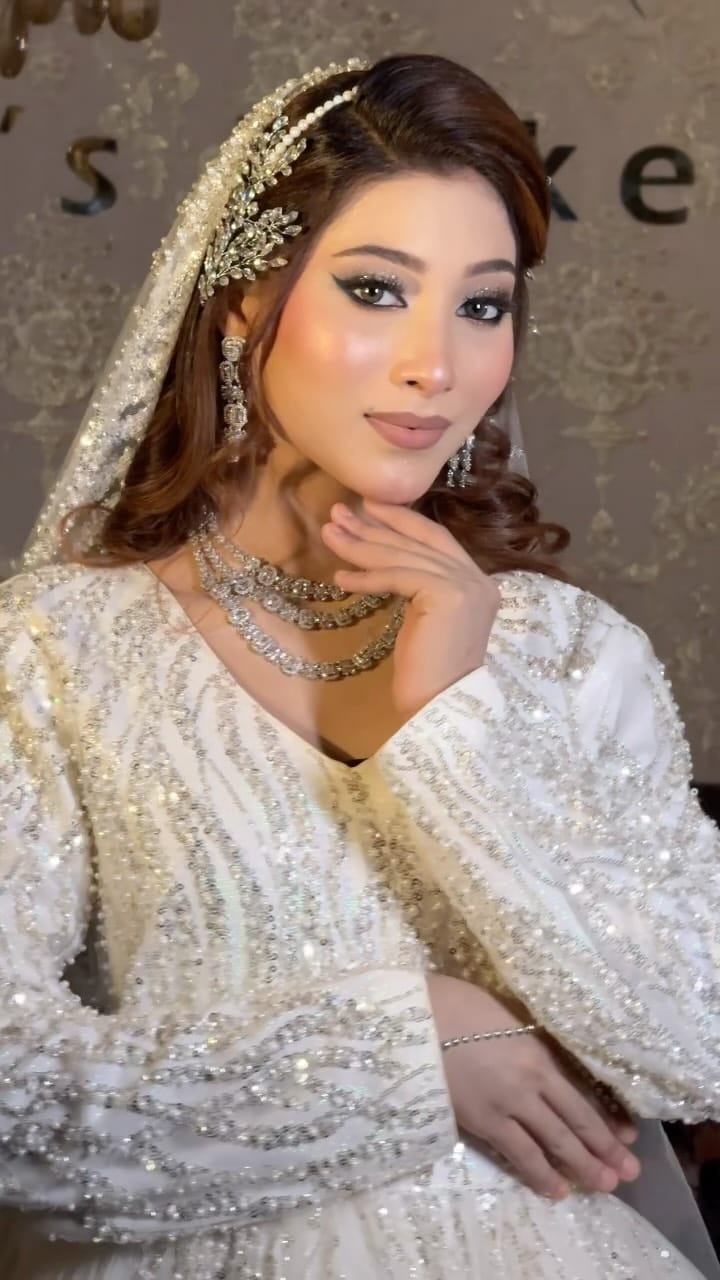 Post 7 by Shahin’s Makeover on Instagram (video)