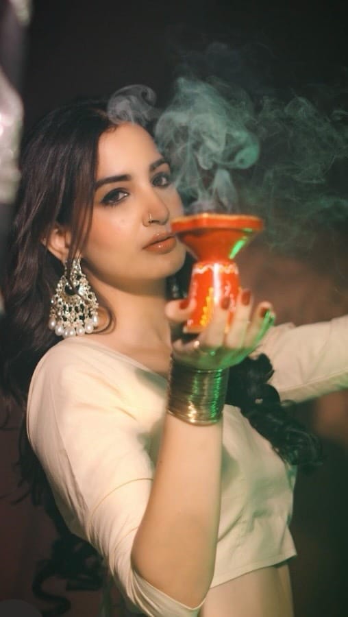 Post 9 by Shubhi Joshi on Instagram (video)