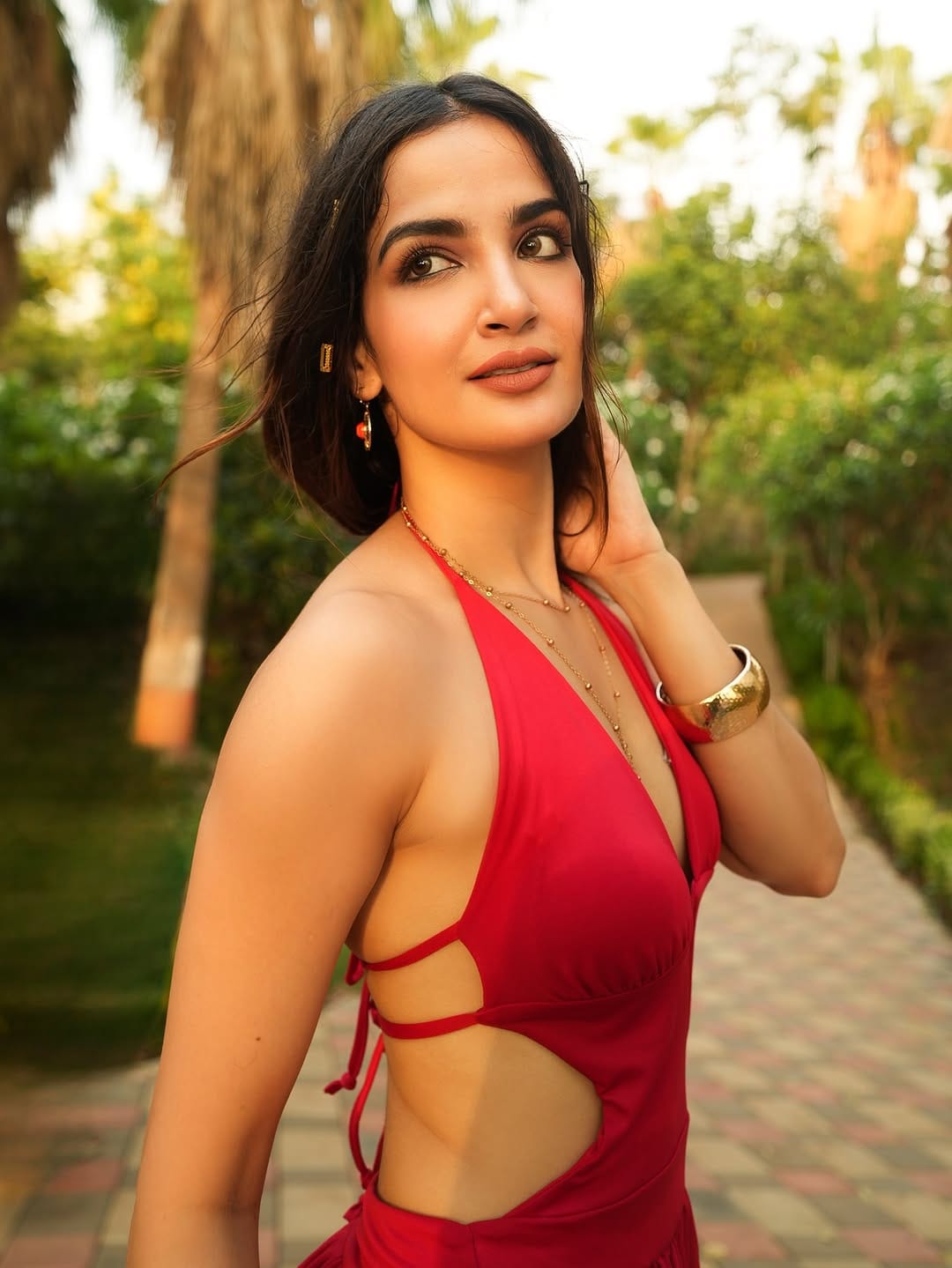 Post 4 by Shubhi Joshi on Instagram (carousel)