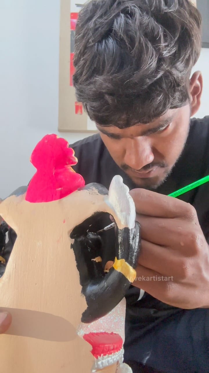 Post 3 by Vivek Sketch Artists on Instagram (video)