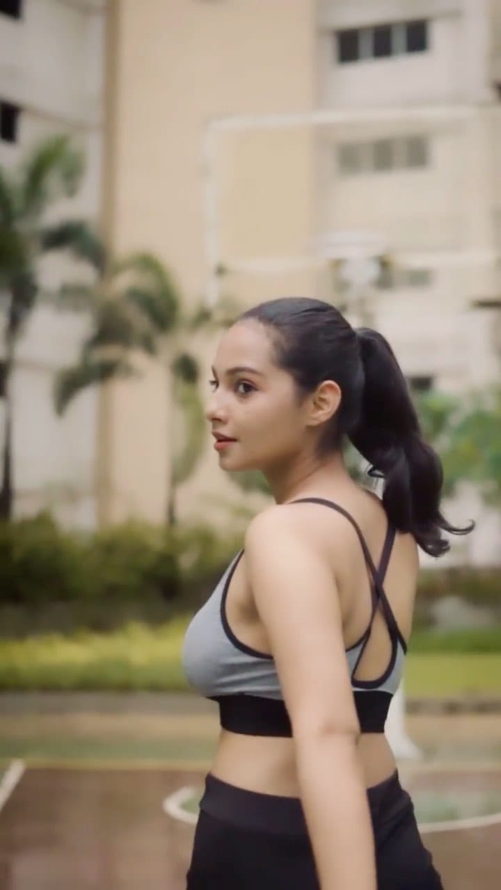 Post 10 by Neha Thakur on Instagram (video)