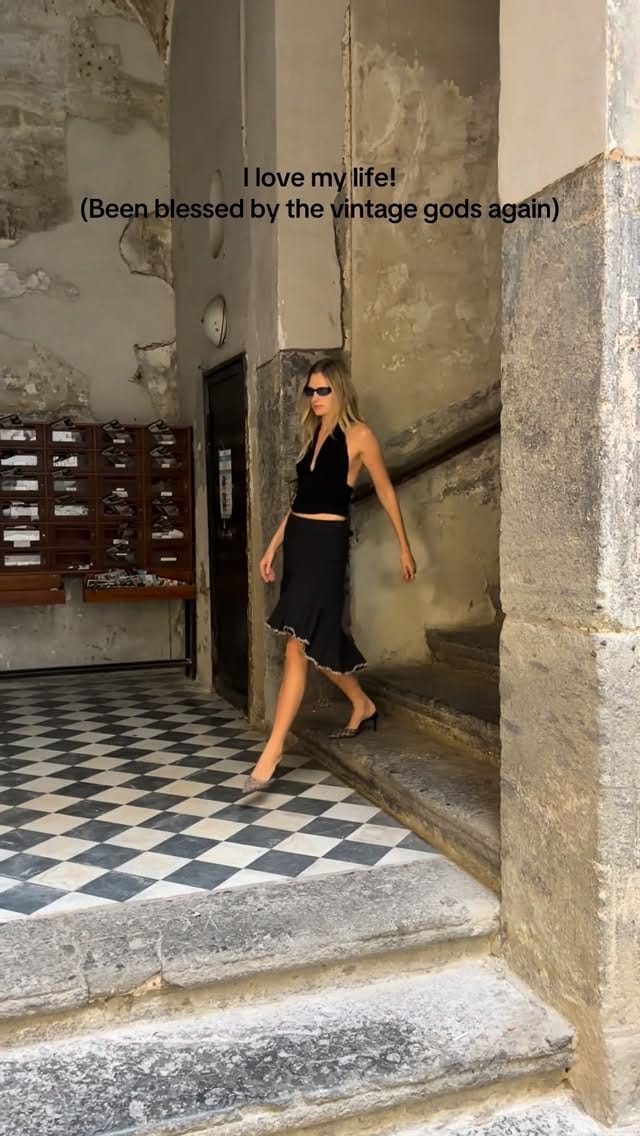 Post 4 by Ieva Palionytė. It's i not L!! on Instagram (video)