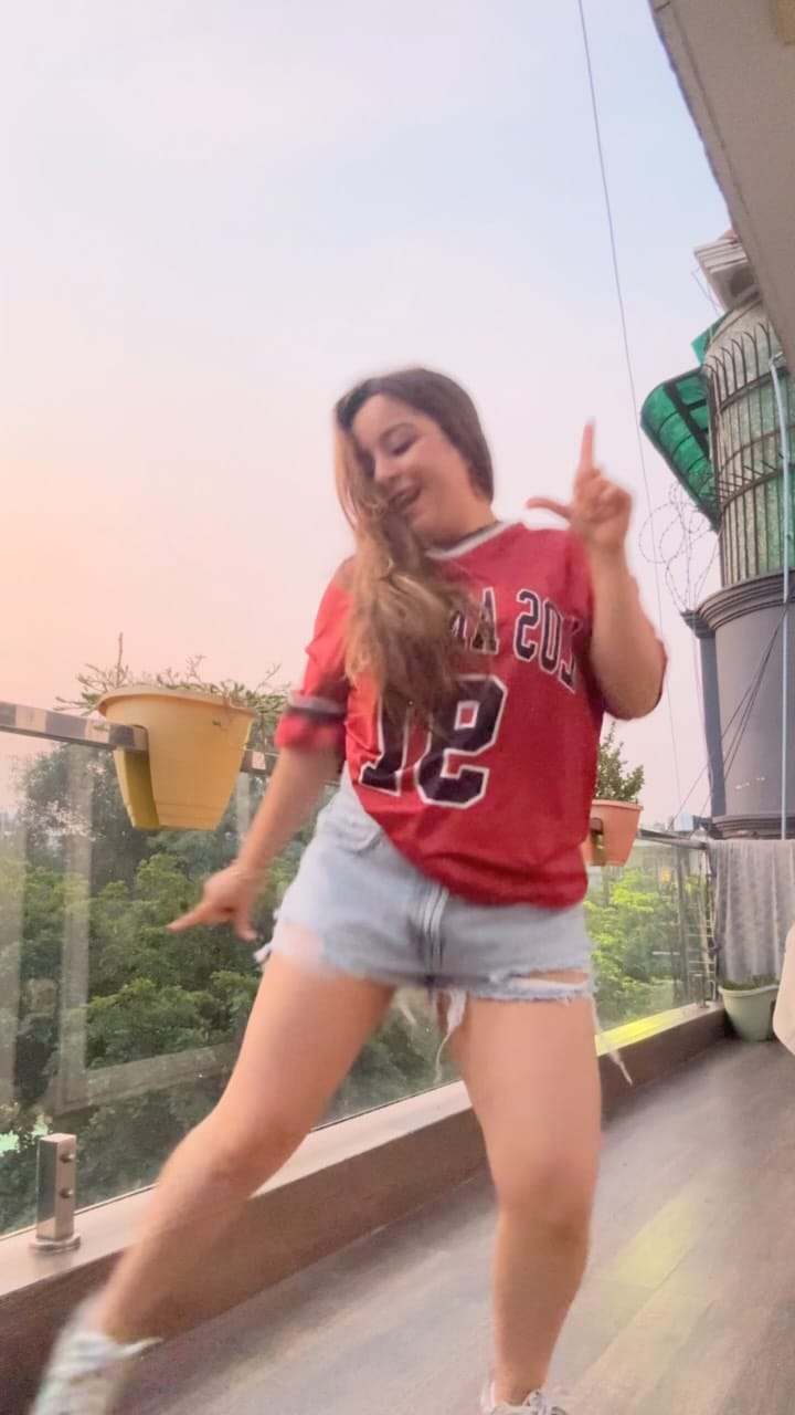 Post 6 by Ayushi Khanna Choreography on Instagram (video)