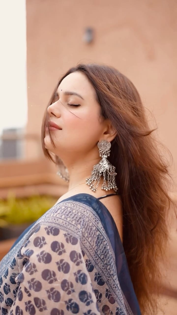 Post 6 by Shruti Kanwar✨ on Instagram (video)