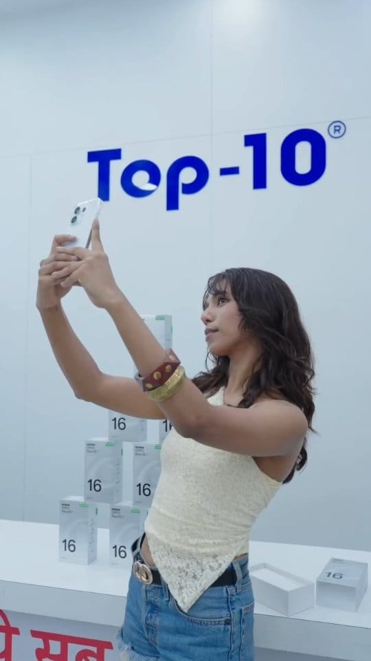 Post 6 by Pooja Dey on Instagram (video)