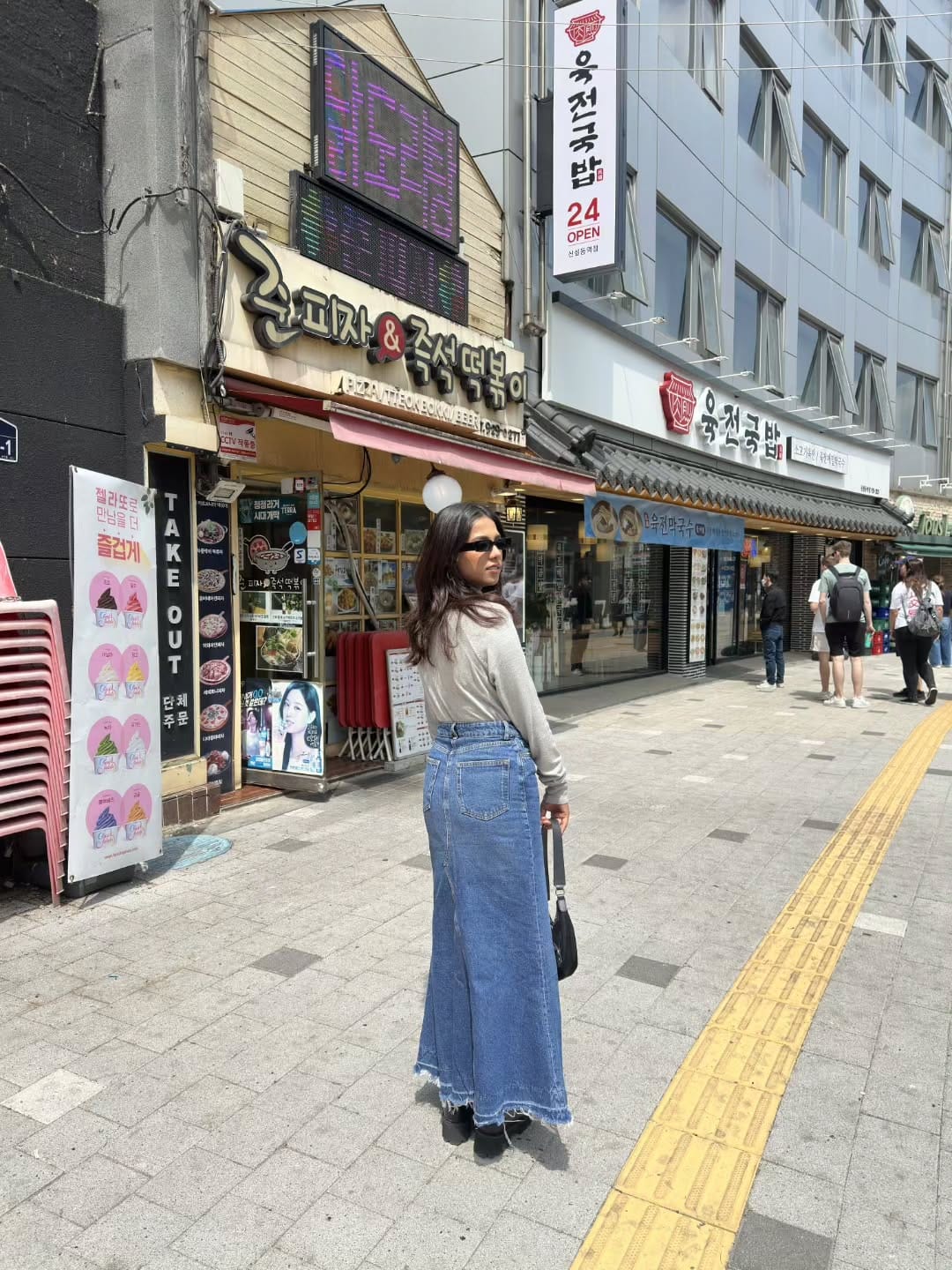 Post 3 by Pooja Dey on Instagram (carousel)