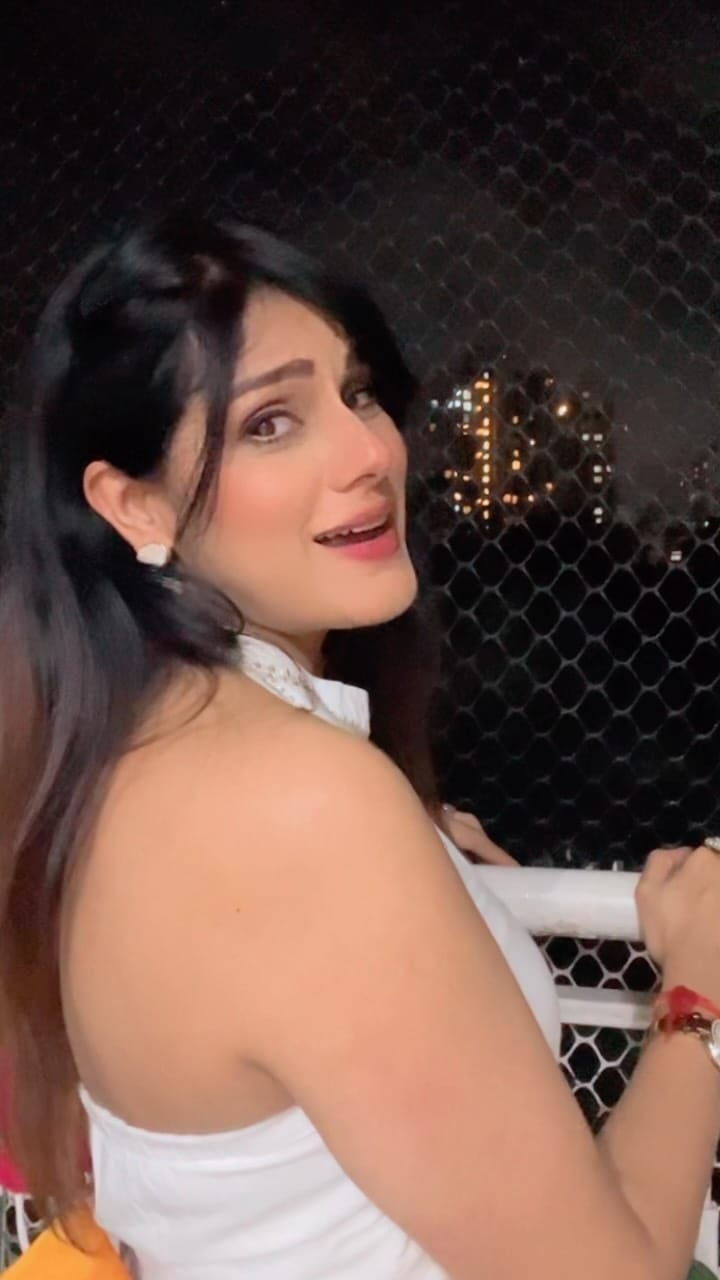 Post 3 by Ritu Chauhan on Instagram (video)