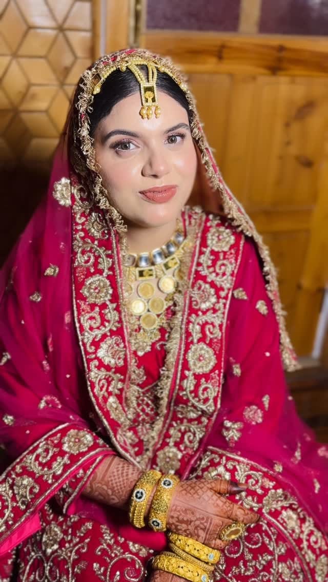 Post 2 by Makeupbyzohra (DeZohraSisters) on Instagram (video)
