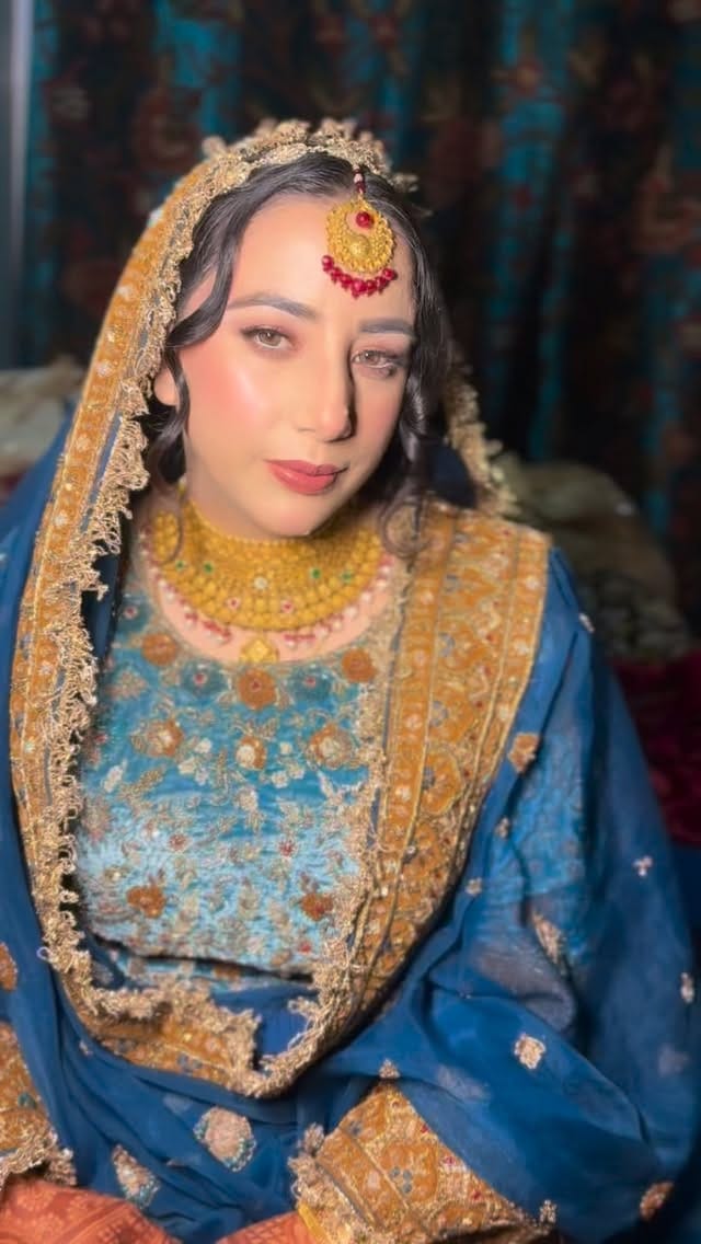 Post 5 by Makeupbyzohra (DeZohraSisters) on Instagram (video)