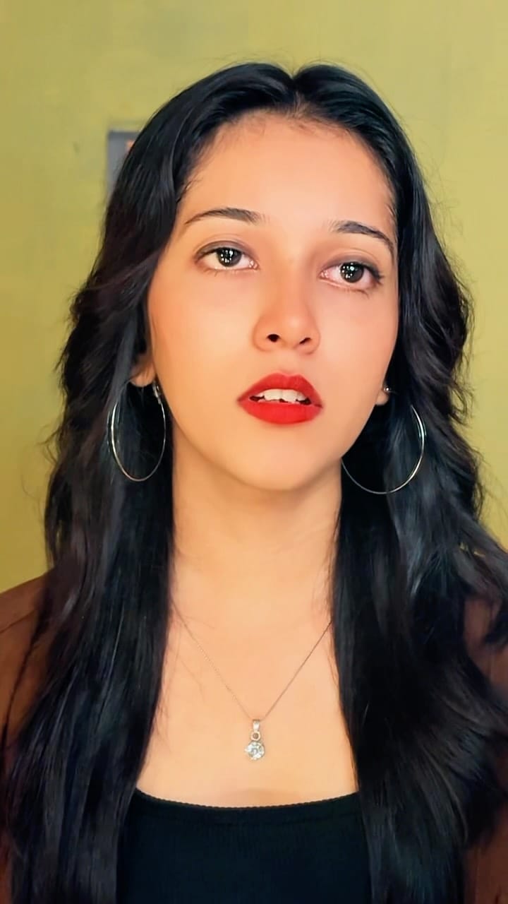 Post 4 by Farheen Sheikh on Instagram (video)