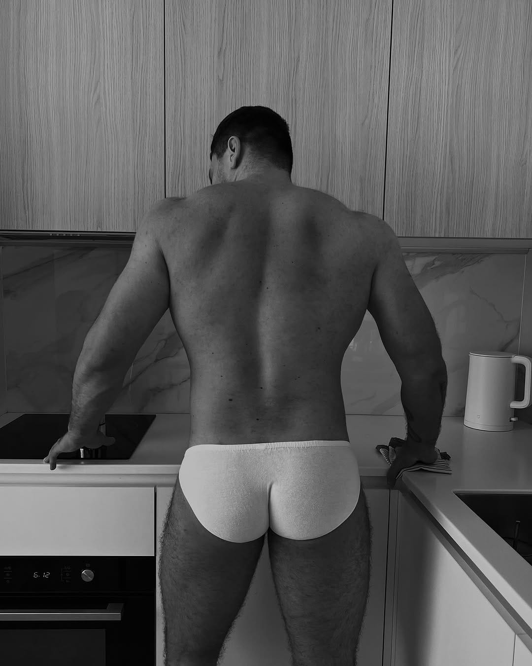 Post 10 by George Tsar on Instagram (image)
