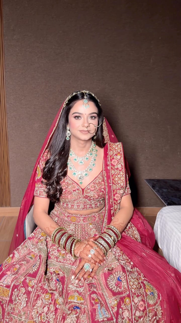Post 7 by Simran Malik | Makeup Artist | Delhi-NCR on Instagram (video)
