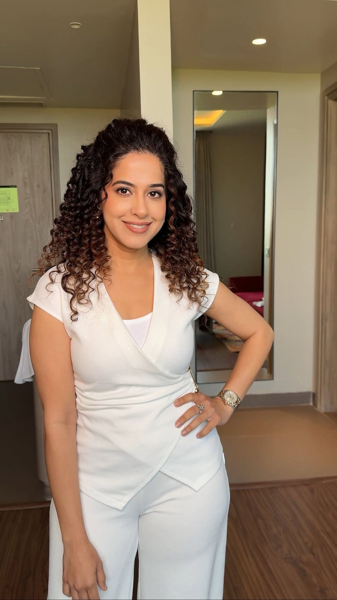 Post 9 by Simran Malik | Makeup Artist | Delhi-NCR on Instagram (video)