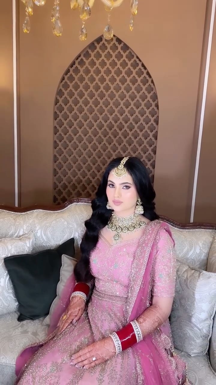 Post 8 by MAKEUP BY MANINDER🧿ੴ on Instagram (video)