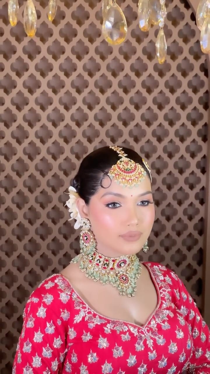 Post 2 by MAKEUP BY MANINDER🧿ੴ on Instagram (video)