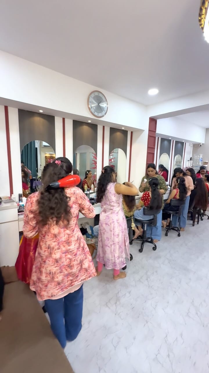 Post 2 by Sonali Bankar on Instagram (video)
