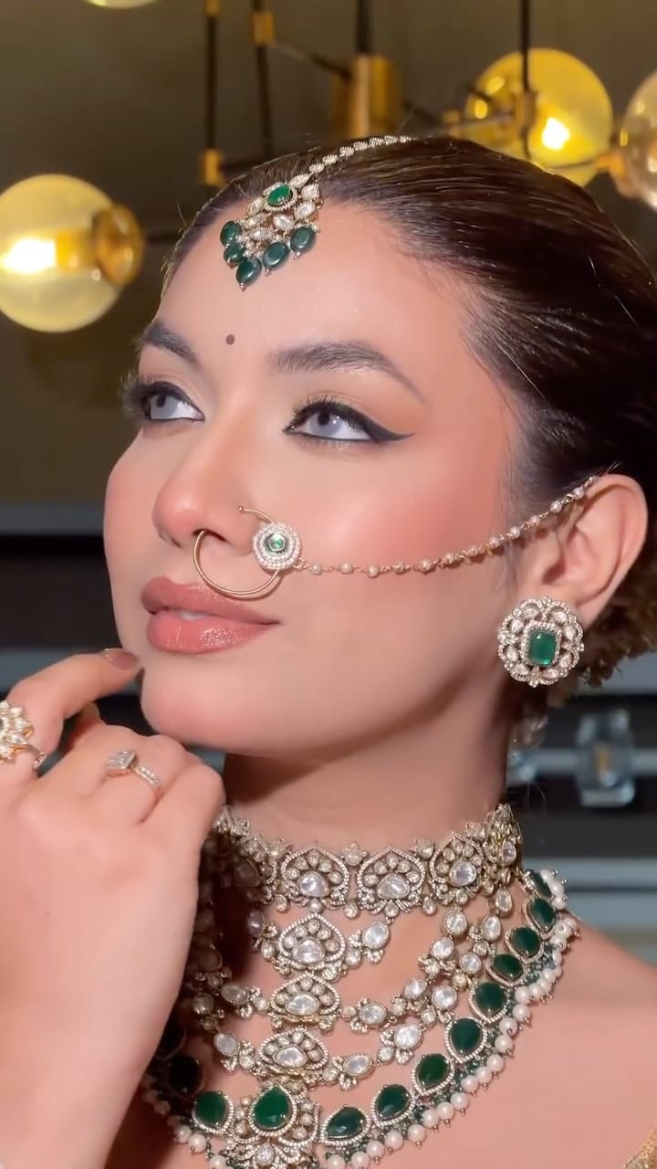 Post 10 by Sonali Bankar on Instagram (video)