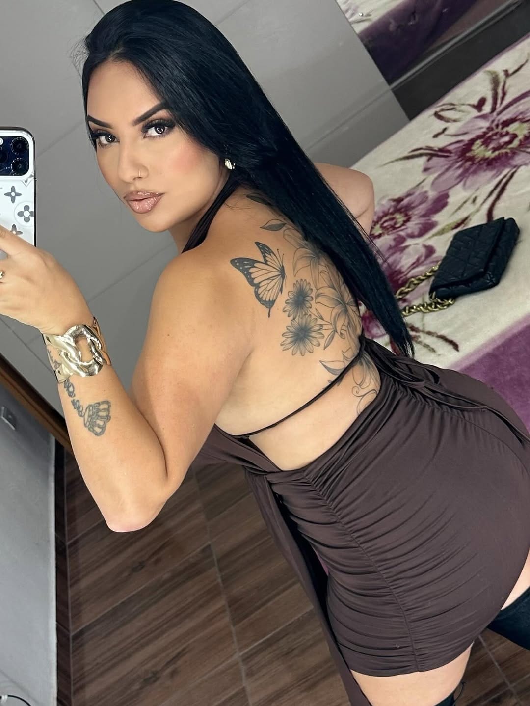 Post 6 by Ariela Amorim | Modelo on Instagram (carousel)