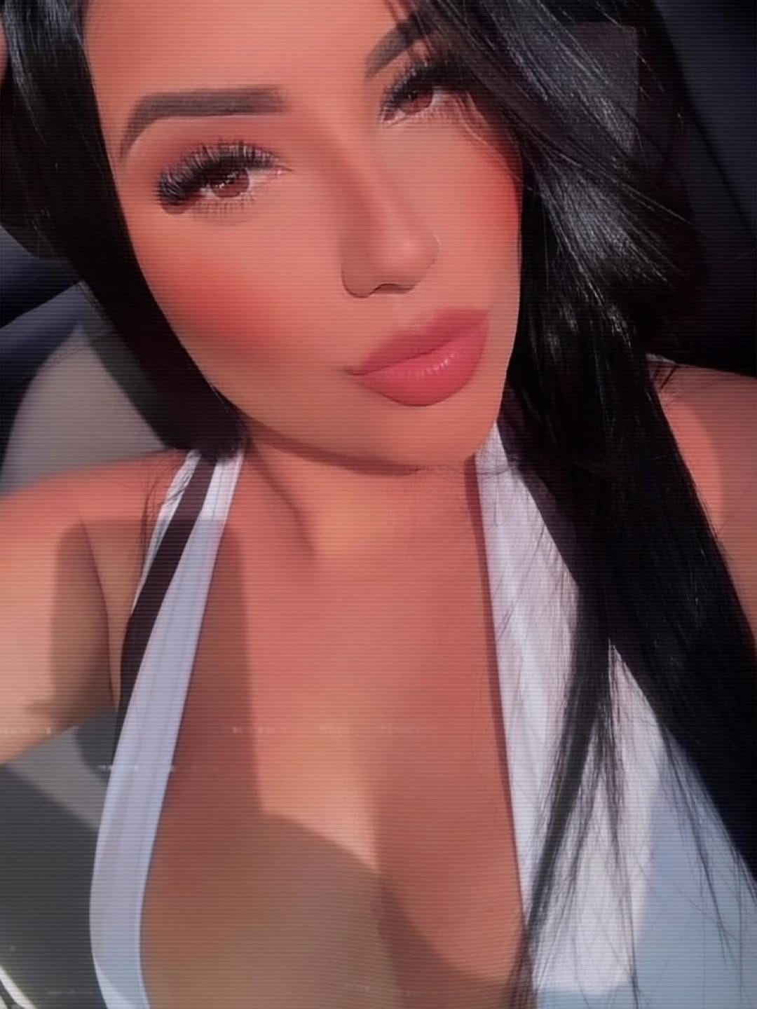 Post 10 by Ariela Amorim | Modelo on Instagram (image)