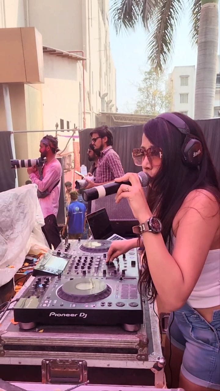 Post 10 by Dj Sonee on Instagram (video)