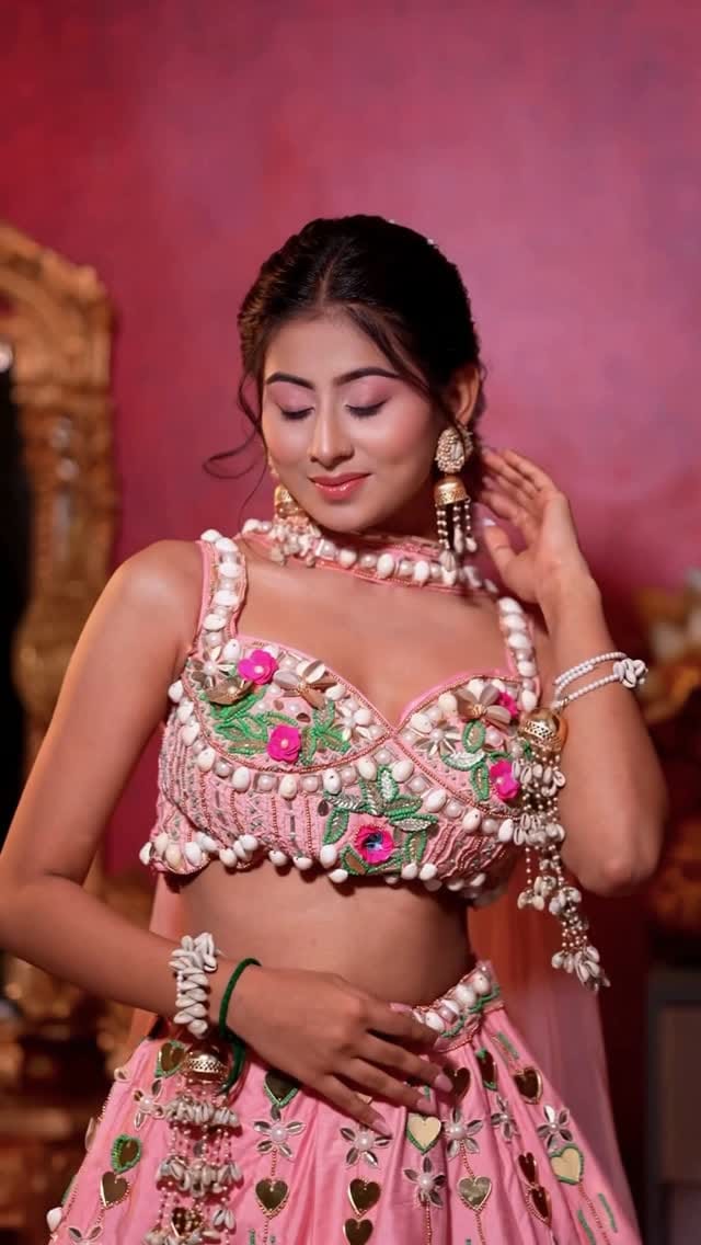 Post 5 by Sejal Dholariya🧿 Shrungar Bridal Studio on Instagram (video)