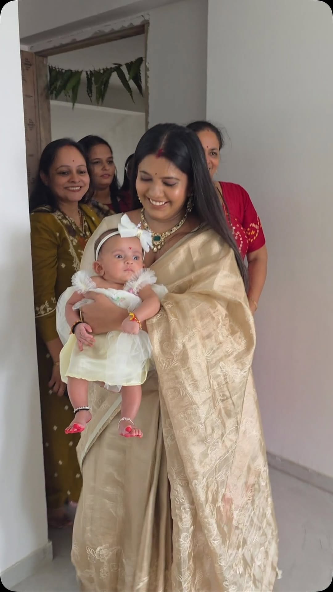 Post 3 by Sejal Dholariya🧿 Shrungar Bridal Studio on Instagram (video)