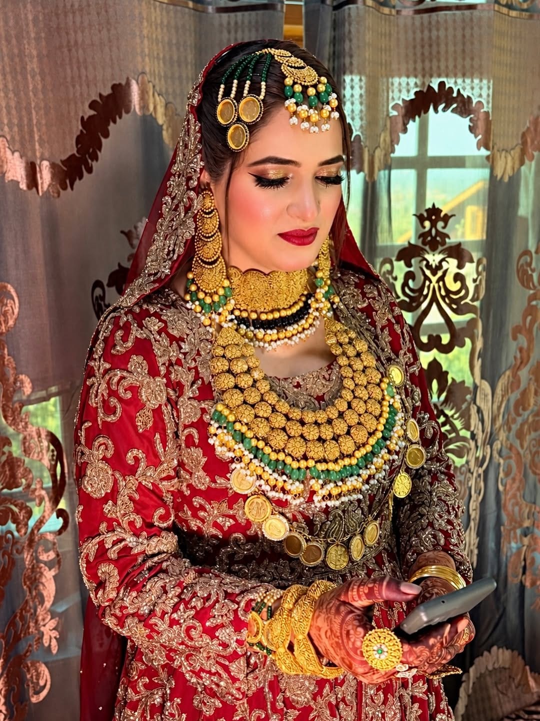 Post 3 by Abeela Farooq | Makeup Artist J&K on Instagram (image)