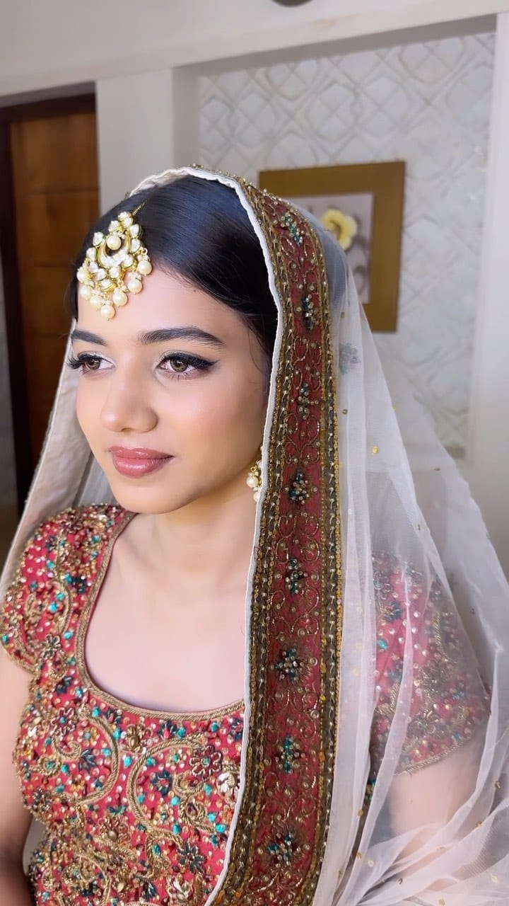 Post 10 by Makeup By Muneera Shiyas on Instagram (video)