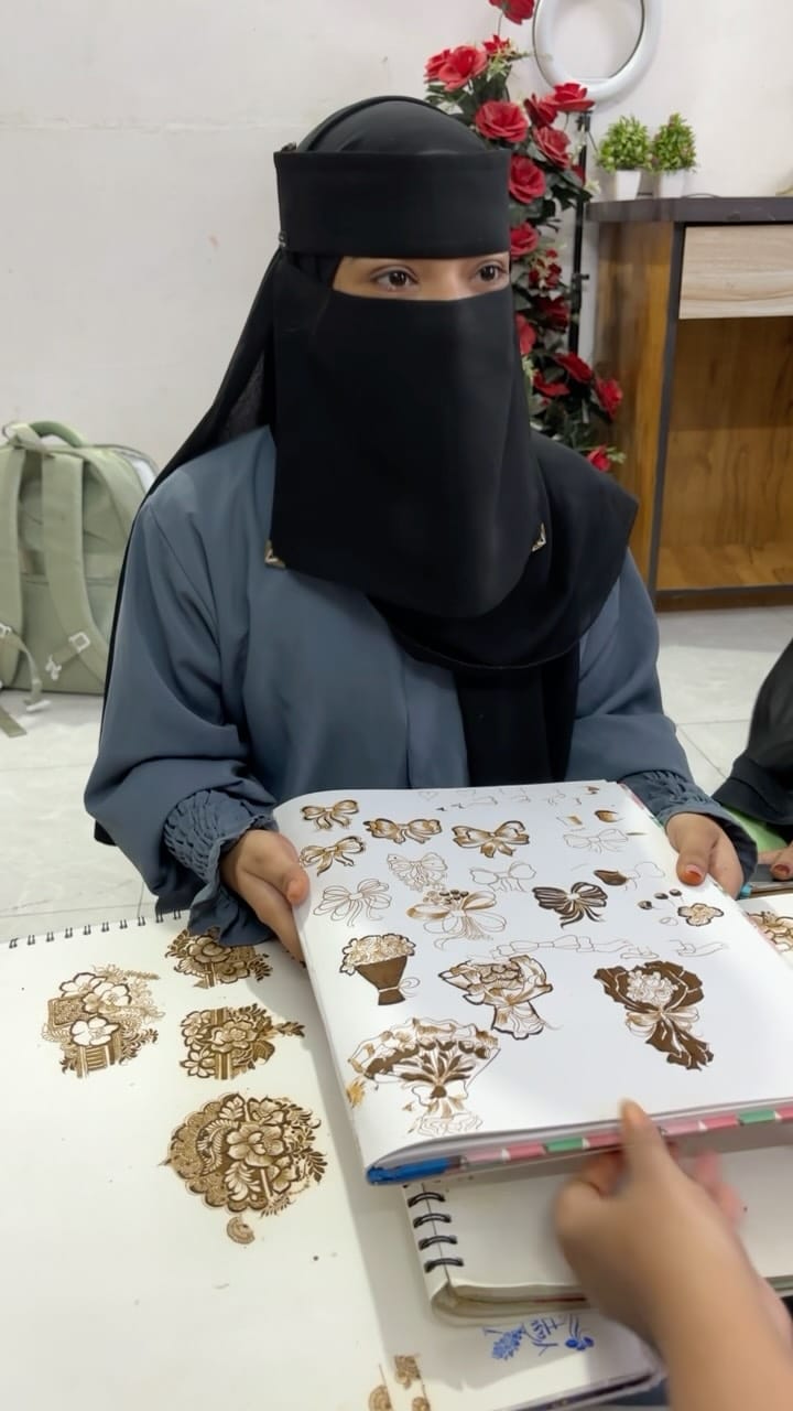 Post 6 by 🎀Yasmin Mehndi Surat🎀 on Instagram (video)