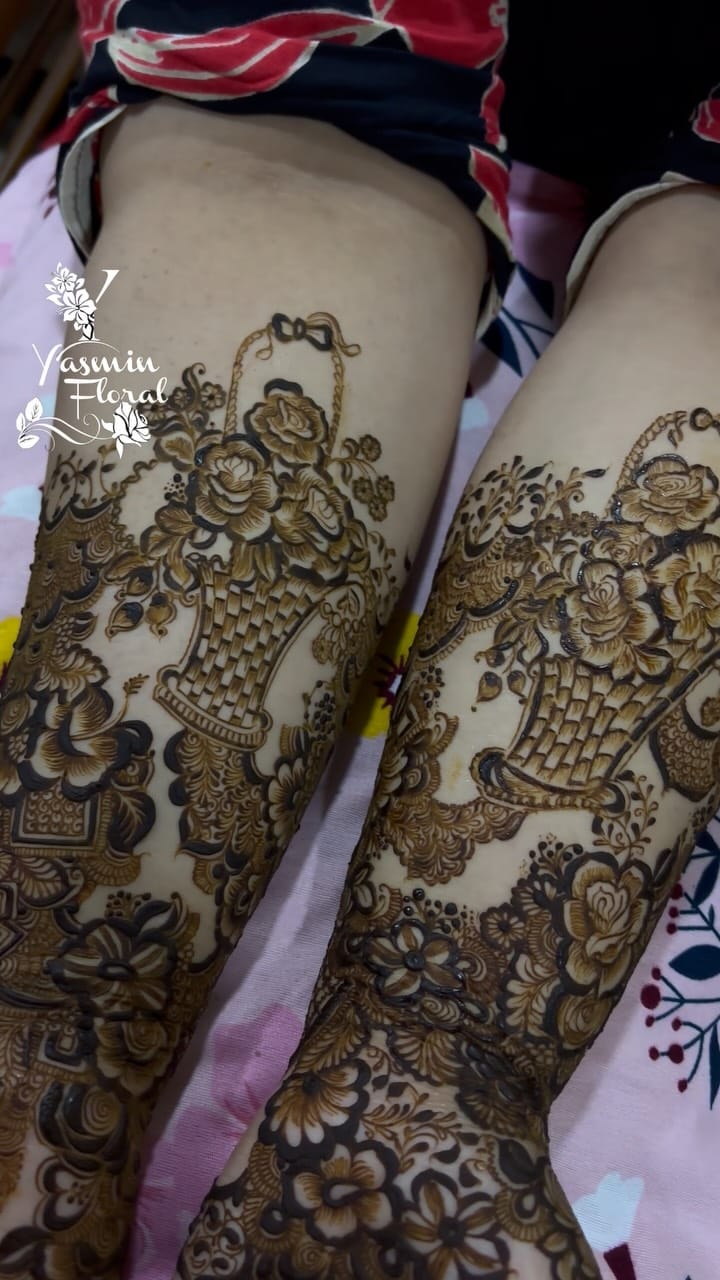 Post 4 by 🎀Yasmin Mehndi Surat🎀 on Instagram (video)