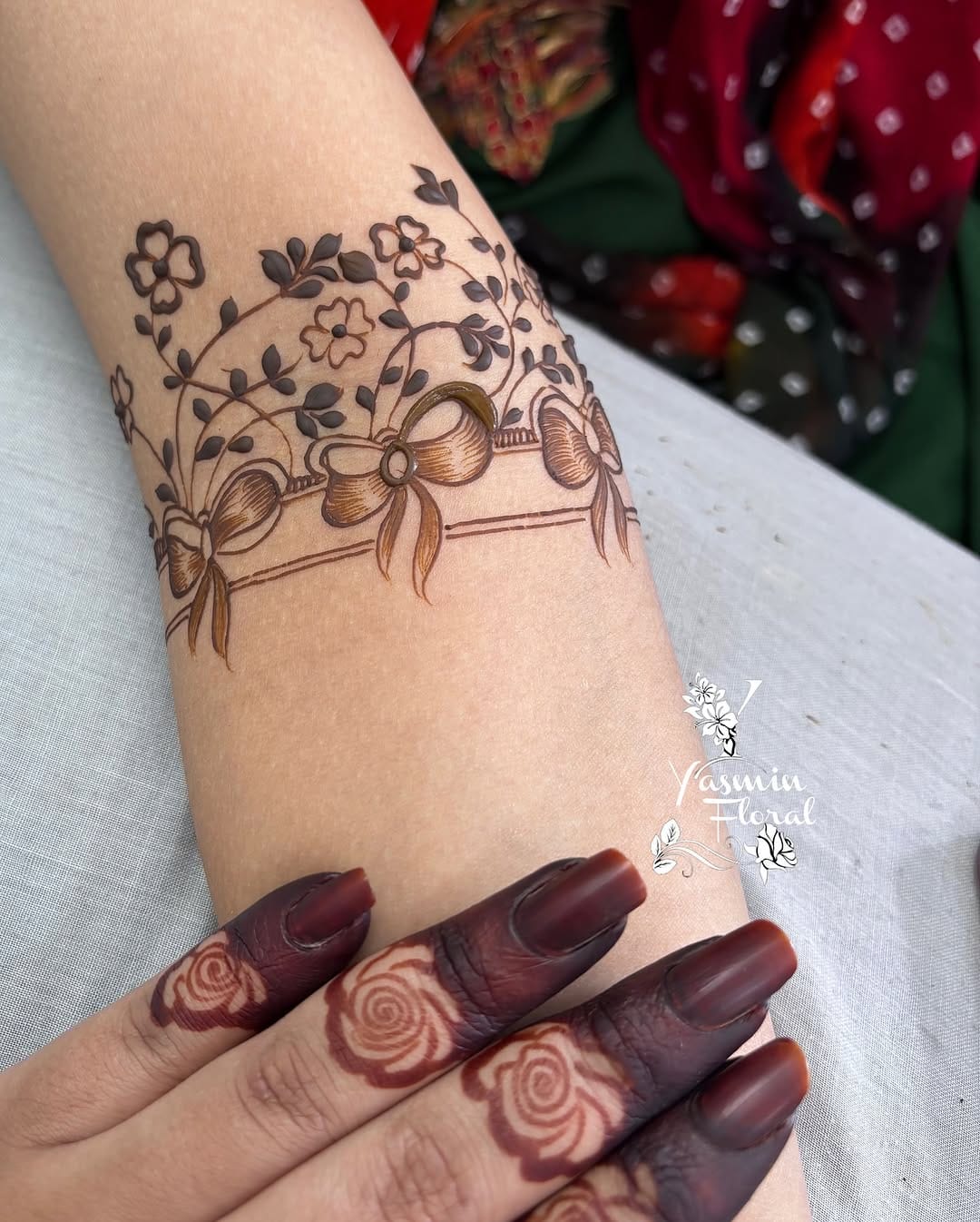 Post 10 by 🎀Yasmin Mehndi Surat🎀 on Instagram (carousel)