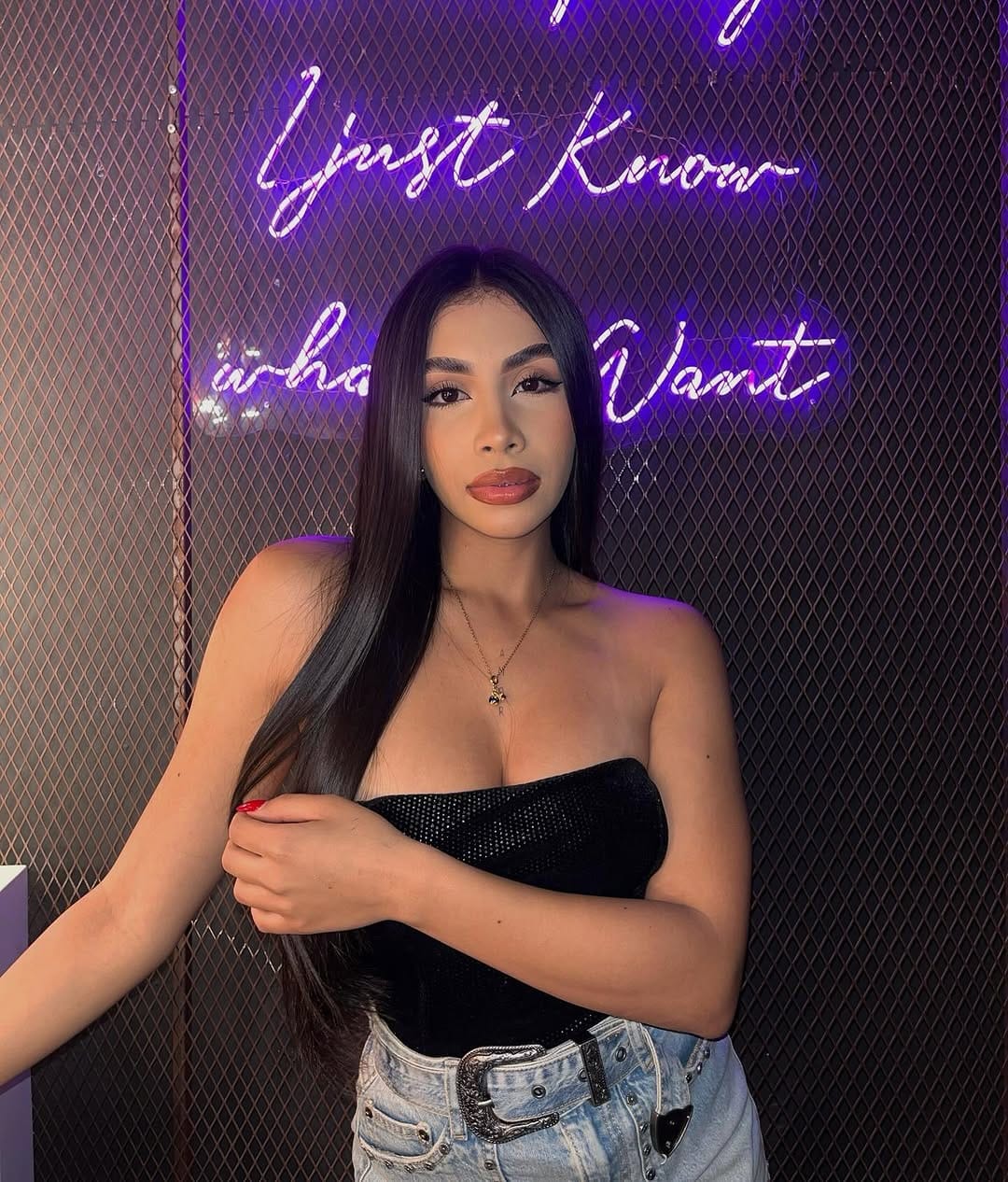 Post 8 by Camila García 🎀 on Instagram (carousel)