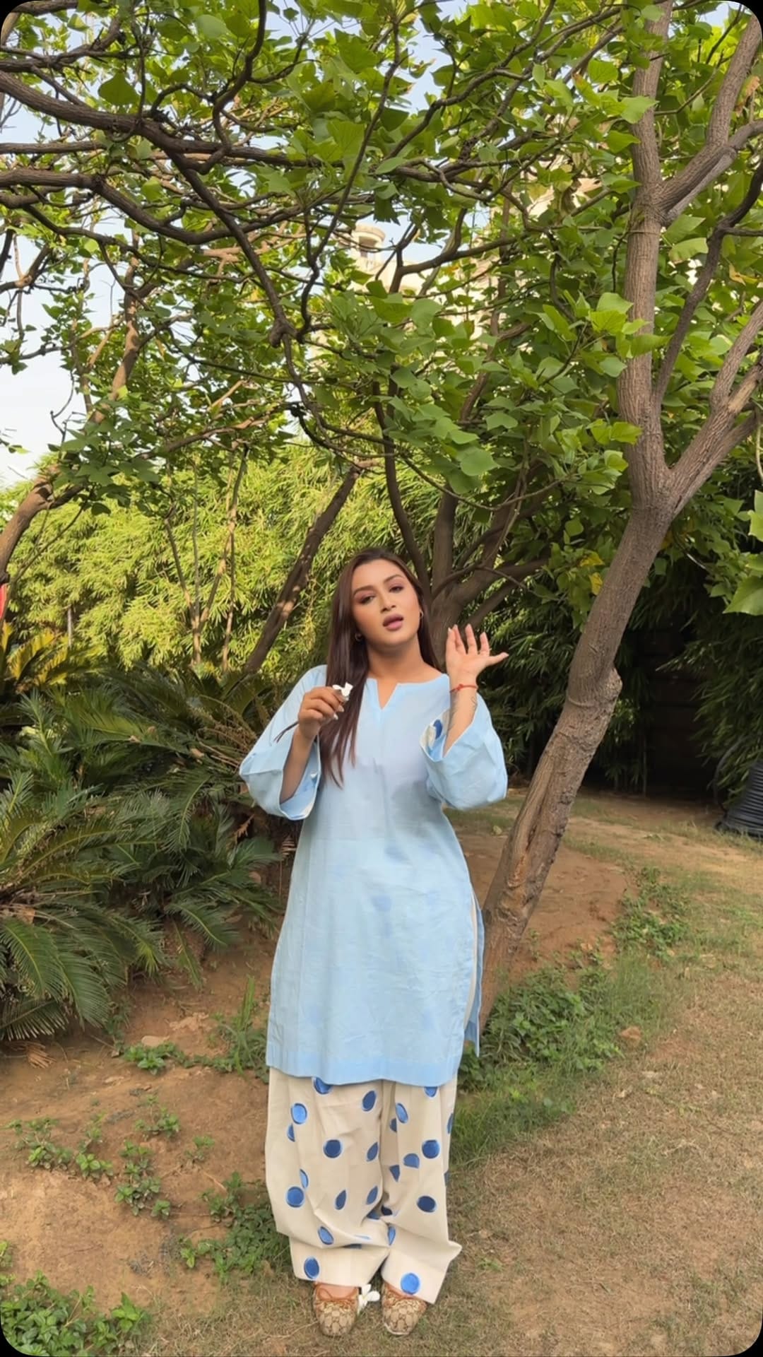 Post 2 by Akshita arora on Instagram (video)