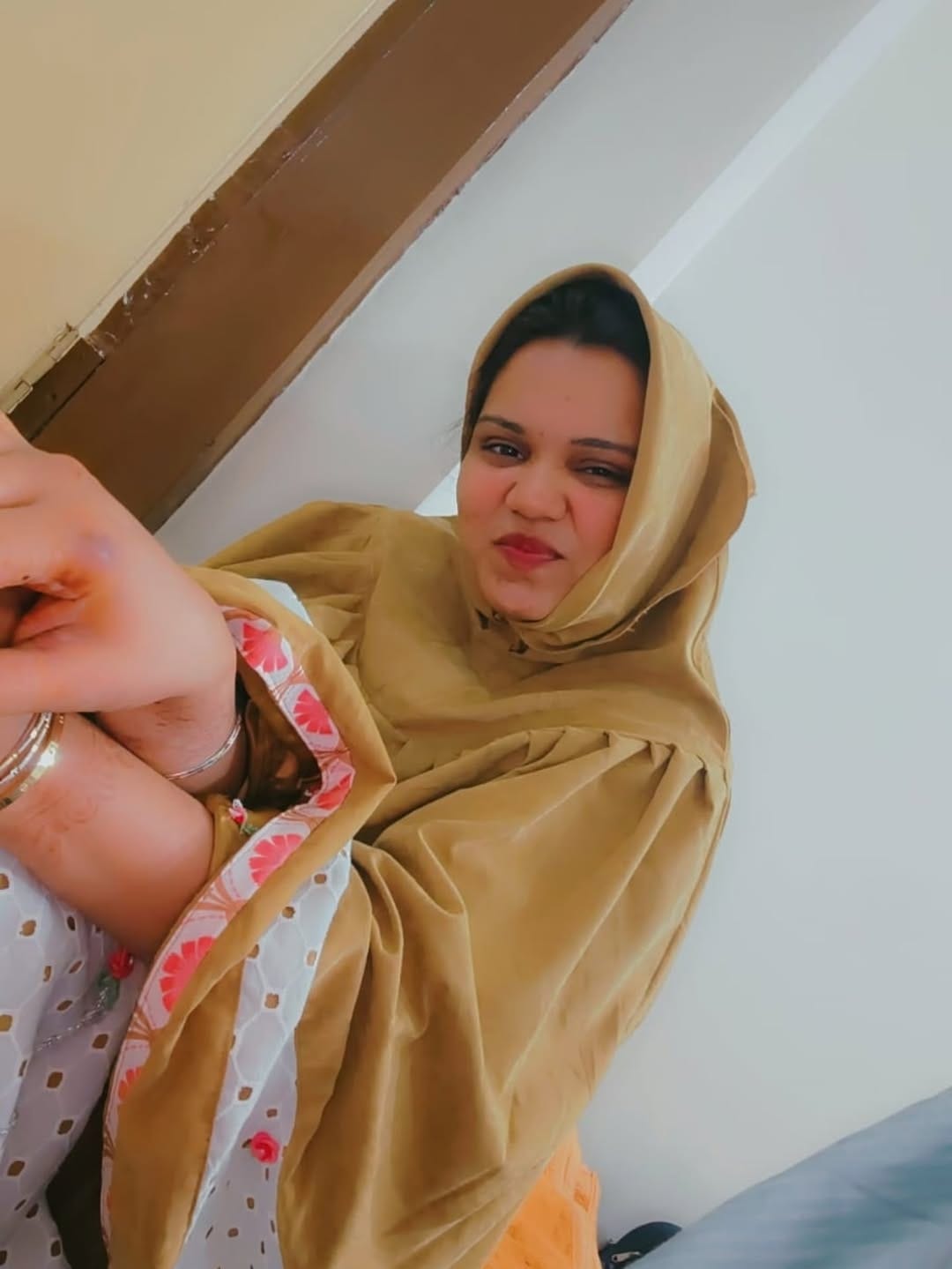 Post 6 by ❤️صغرا سیام والا on Instagram (carousel)
