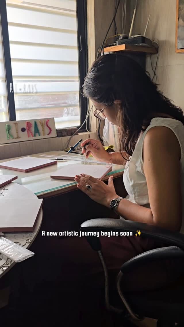 Post 6 by RI•RAYS (रि•रेयस): 𝐋𝐢𝐩𝐩𝐚𝐧 𝐀𝐫𝐭 by Riddhi & Ritu on Instagram (video)