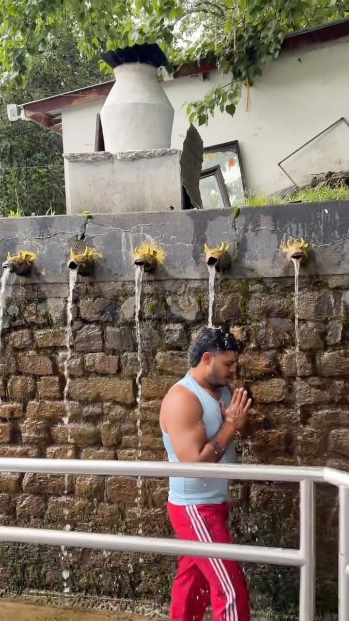 Post 4 by 𝐑𝐨𝐡𝐢𝐭 𝐘𝐚𝐝𝐚𝐯 on Instagram (video)
