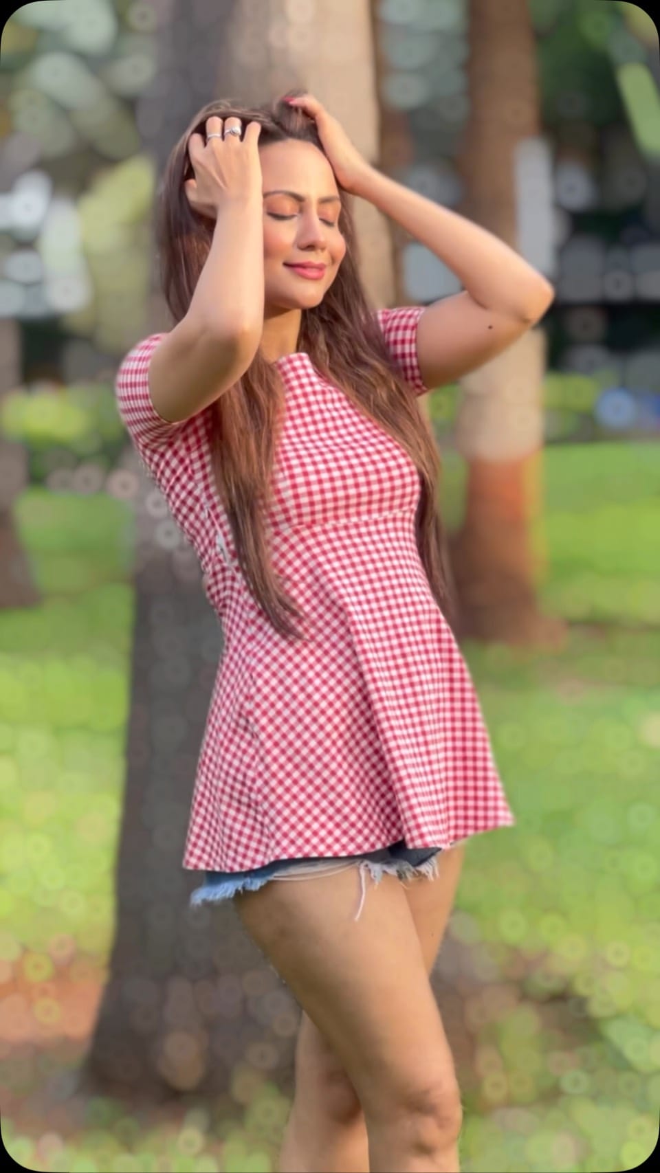 Post 2 by Aarushi Thakkar on Instagram (video)