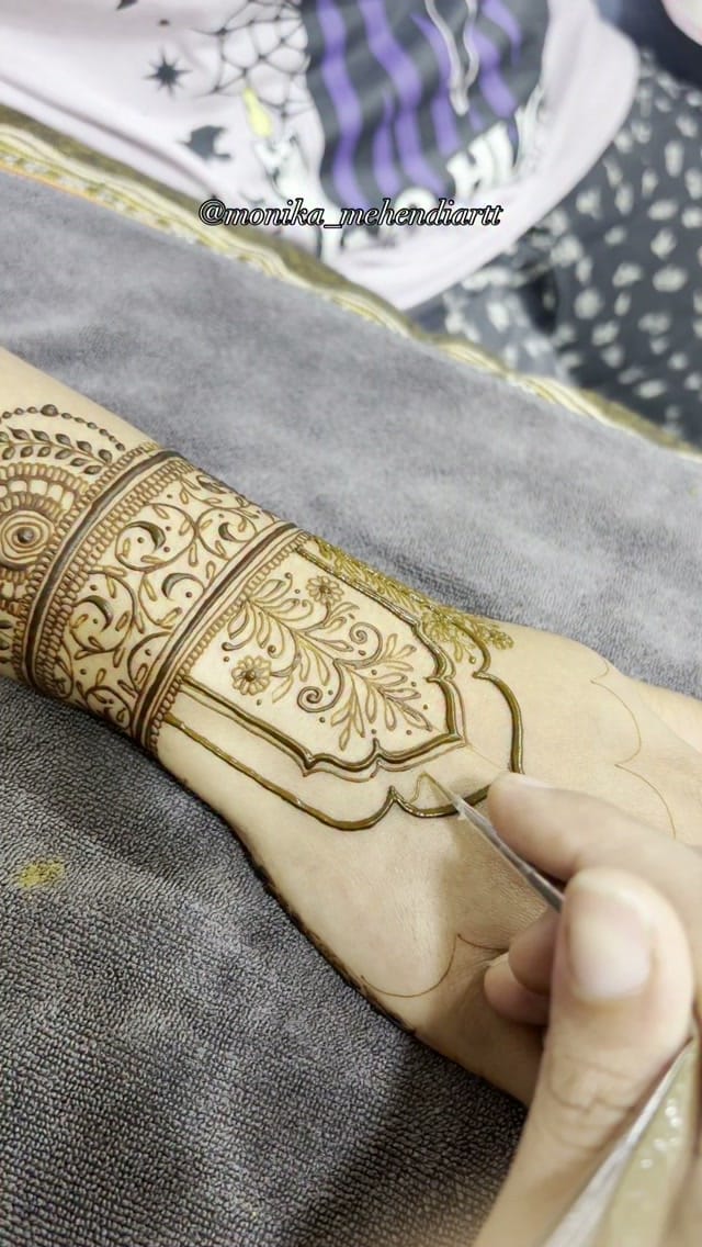 Post 6 by Monika Suthar | Mehendi artist on Instagram (video)
